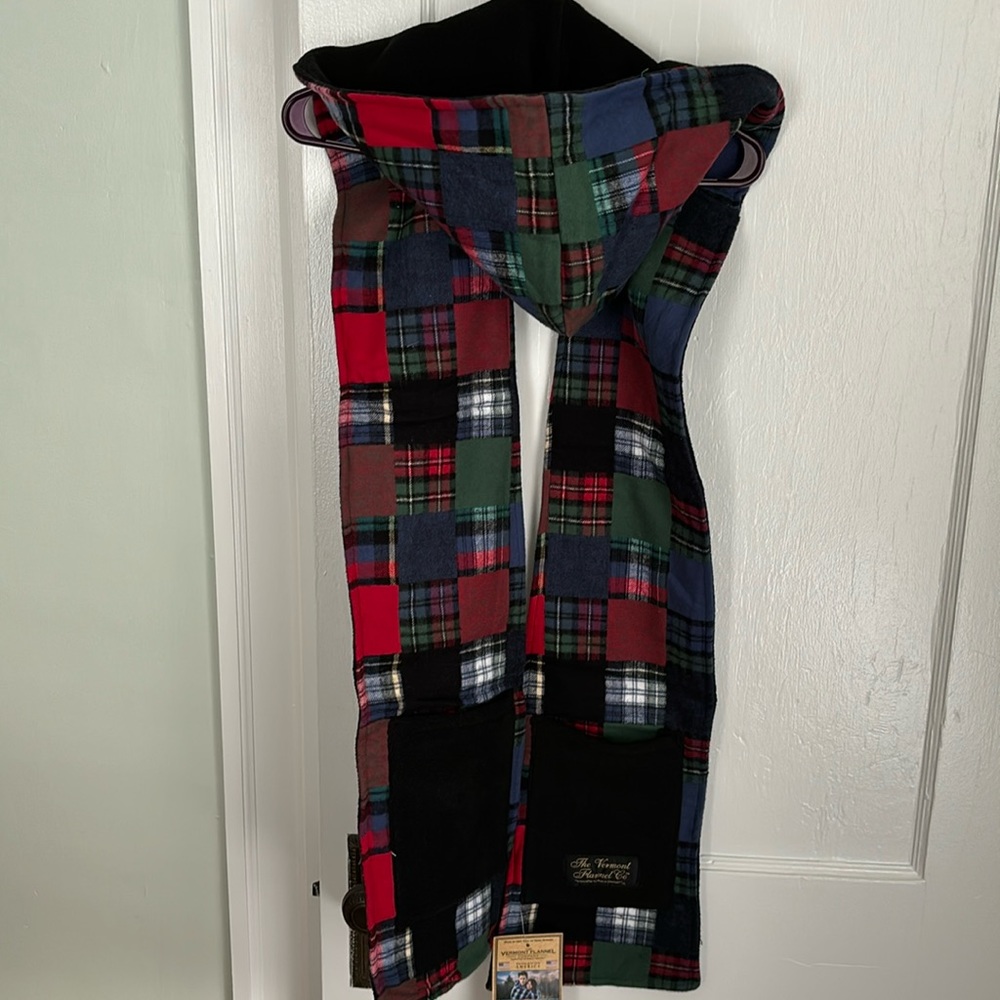 New with Tags Vermont Flannel Company Hoodie Scarf